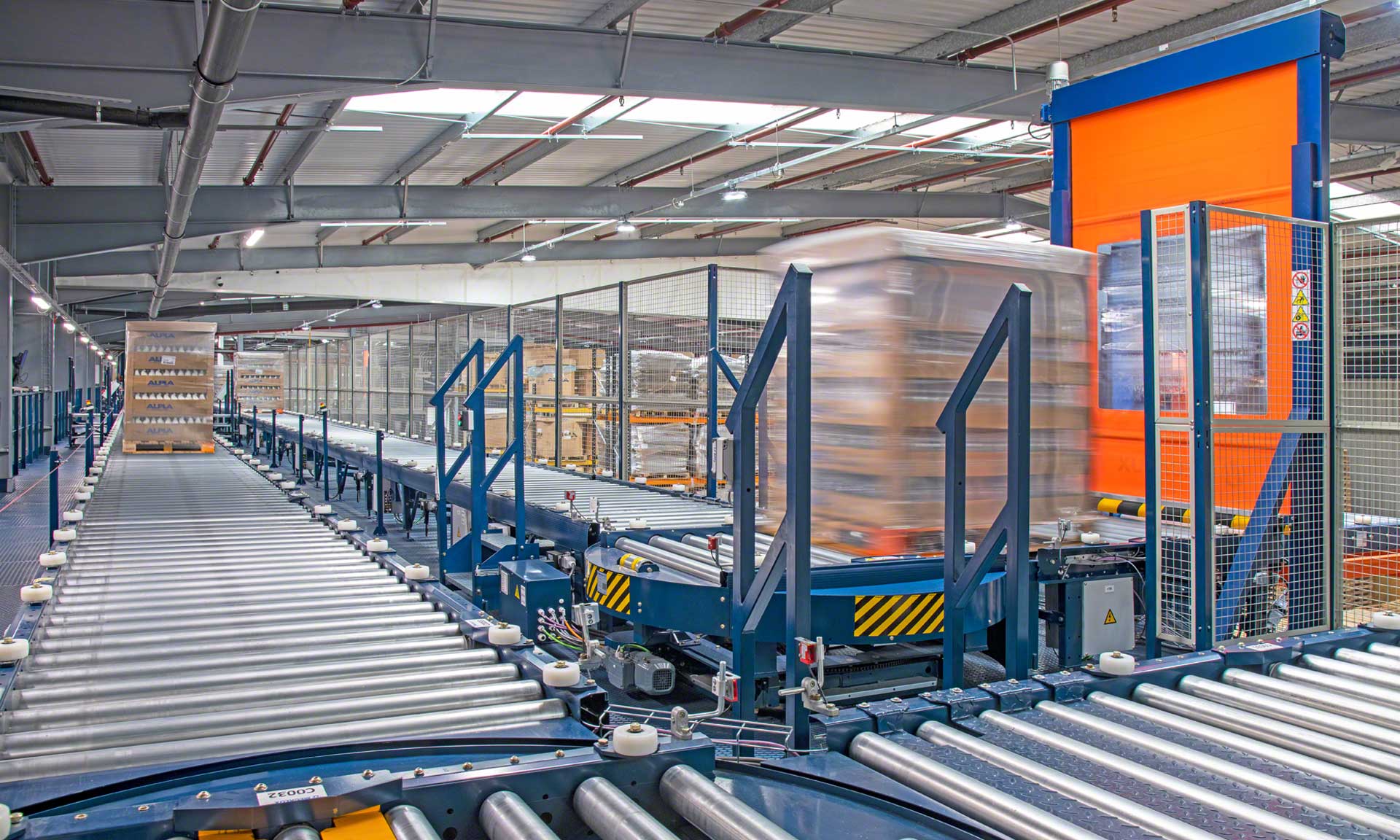 ALPLA zainstalowała automatyczny system transportu w swojej fabryce w Golborne
