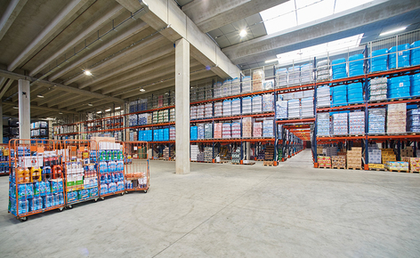 3A, dostawca sieci supermarketów Simply we Włoszech, rozbudowuje swoje centrum dystrybucyjne, wyposażając je w regały paletowe