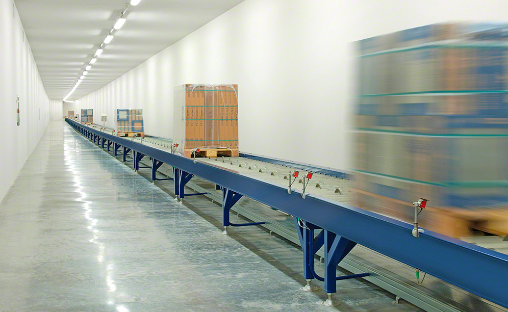 Magazyn i zakład produkcyjny połączone są podziemnym tunelem o długości ponad 1 km